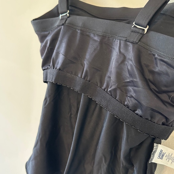 NWOT Tankini swim top - Picture 10 of 11